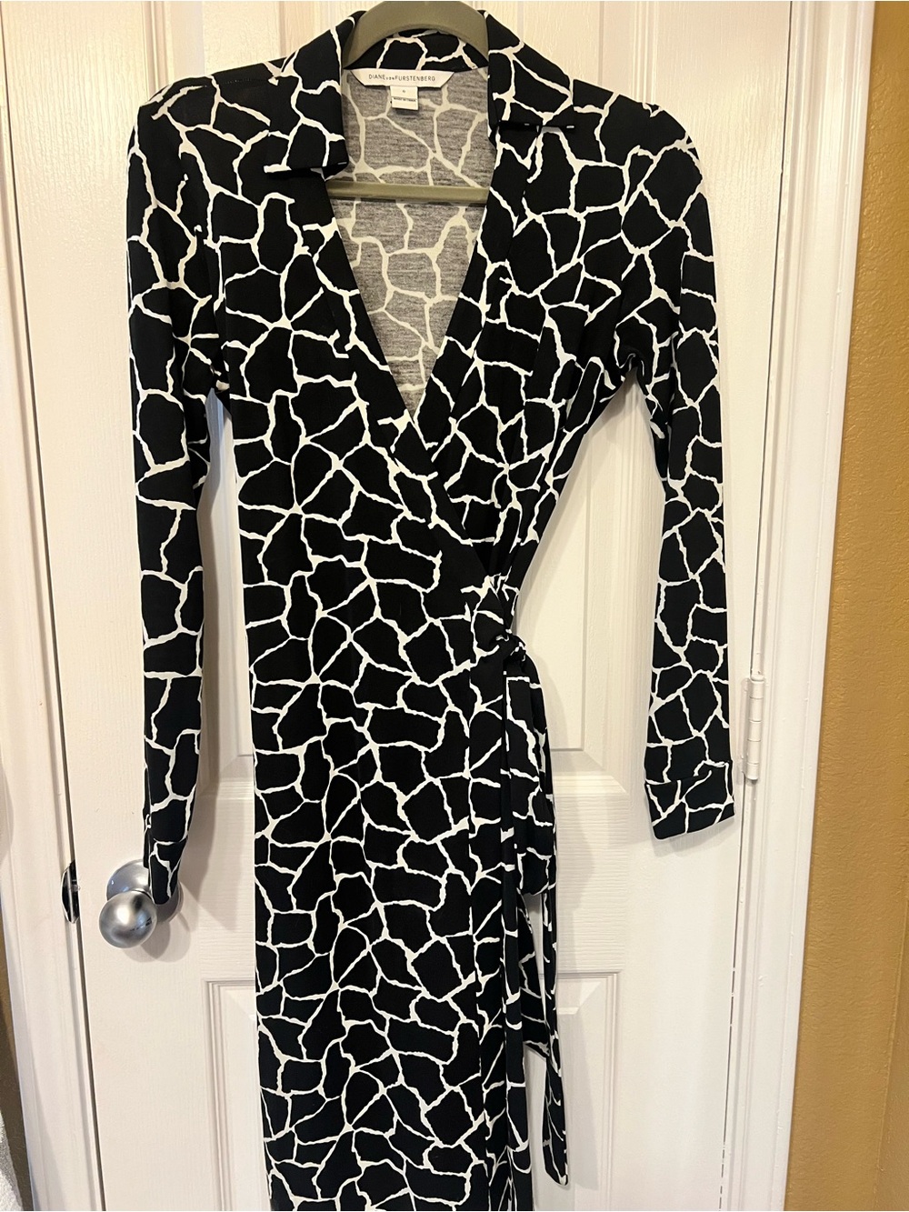 Diane von Furstenberg DVF Black & White Wrap Dress, Size 0